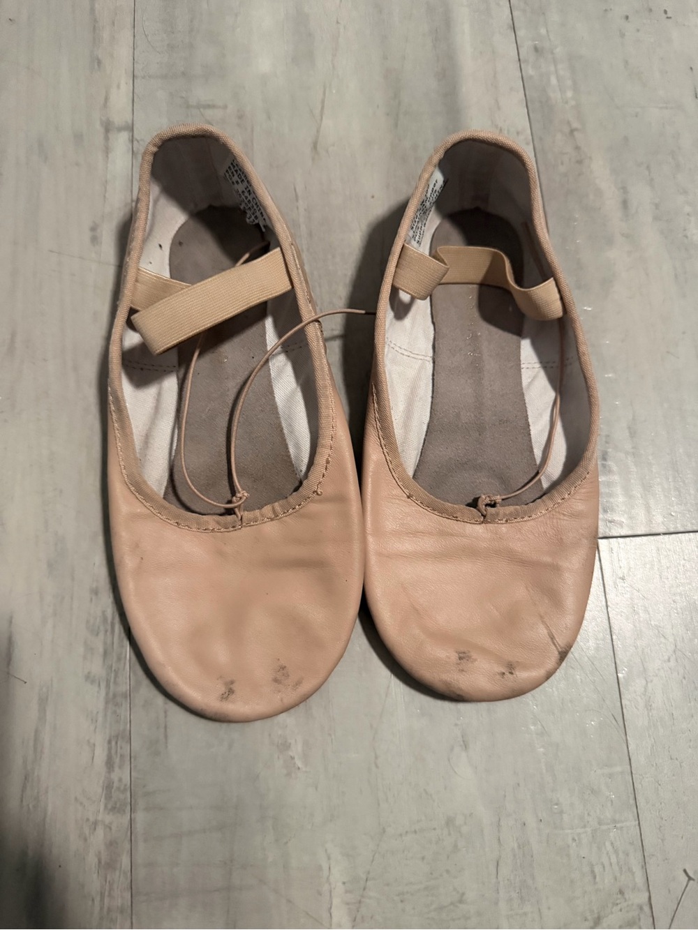 Girls Ballet Flats with Elastic Strap in Nude Pink